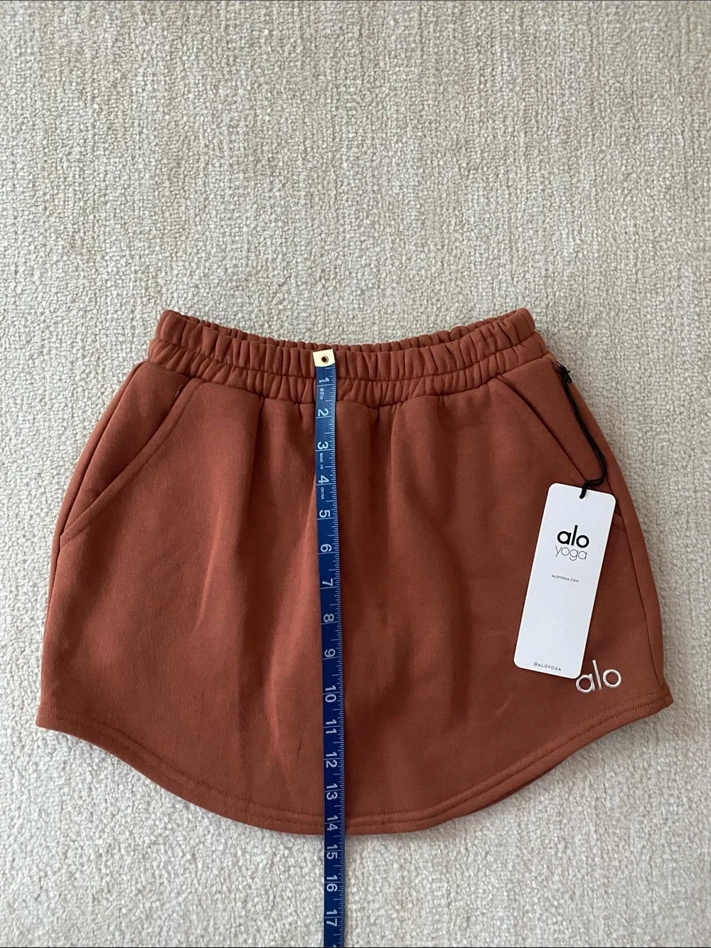 Alo Yoga High-Waist Accolade Sweatshirt Skirt in Rust